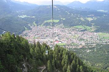 Blick aus der Karwendelbahn nach Mittenwald