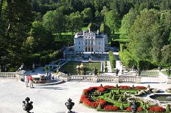 Blick auf Schloss Linderhof
