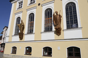 Skulpturen Papst Johannes Paul II. und Papst Benedikt XVI.