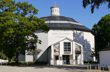 Panoramagebäude mit Kreuzigung Christi Altötting