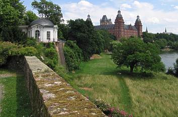 Schlosspark mit Frühstückstempel in Aschaffenburg