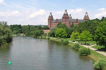 Main mit Promenade und Schloss Johannisburg