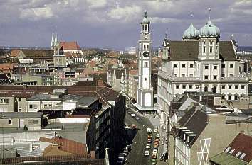 Maximilianstraße und Rathaus Augsburg