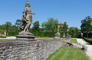 Skulpturen Mauer am Schloss Veitshöchheim