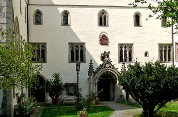 Im Burghof Schloss Egg