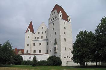 Neues Schloss Ingolstadt von der Donau gesehen