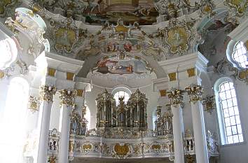 Orgel über dem Eingang