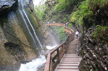 Holzbohlenweg durch die Wimbachklamm