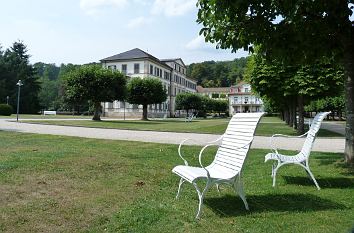 Wiese mit Stühlen Staatsbad Brückenau