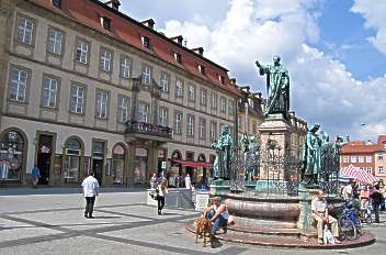 Maximiliansplatz mit Maximiliansbrunnen in Bamberg