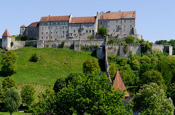 Blick vom Pulverturm auf Burg Burghausen