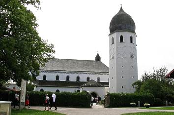 Glockenturm und Klosterkirche Frauenchiemsee