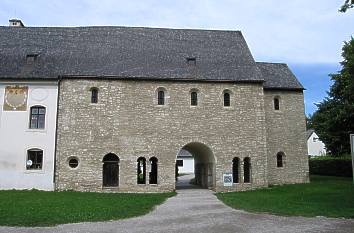 Karolingische Torhalle Frauchenchiemsee