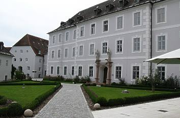 Innenhof Kloster Frauenwörth Frauchenchiemsee