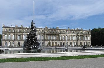 Neues Schloss Herrenchiemsee mit Hochbassin