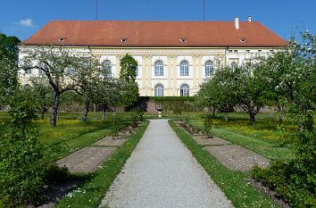 Schloss mit Schlossgarten Dachau