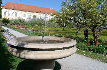 Schloss mit Schlossgarten Dachau