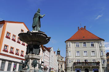 Marktplatz mit Willibaldsbrunnen in Eichstätt