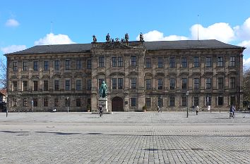 Schloss und Schloßplatz in Erlangen