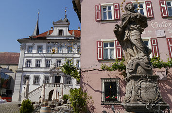 Marienbrunnen und Rathaus Marktplatz in Iphofen