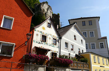 Kallmünz: Vilsgasse, Fels und Raitenbucher Schloss