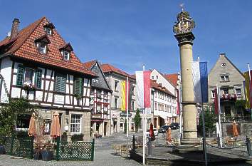 Melchior-Otto-Platz mit Ehrensäule in Kronach