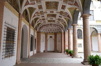 Arkaden im Innenhof der Stadtresidenz Landshut