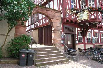 Renaissancetorbogen am Aufgang zur Mildenburg in Miltenberg