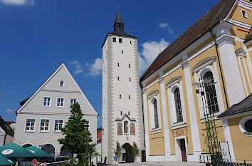 Unteres Tor und Jesuitenkirche in Mindelheim