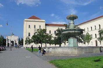 Professor-Huber-Platz in der Ludwigstraße