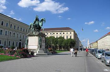 Reiterstandbild König Ludwig I. am Odeonsplatz