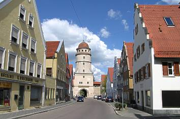 Löpsinger Tor mit Stadtmauermuseum in Nördlingen