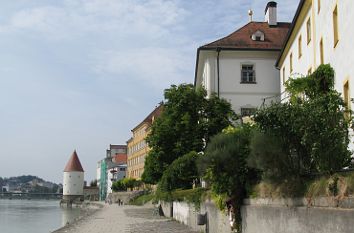 Inn mit Schaiblingsturm in Passau