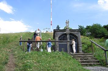 Kreuzweg zum Gipfel des Kreuzberges