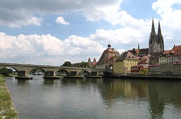 Regensburg mit Donau, Steinerner Bücke und Dom