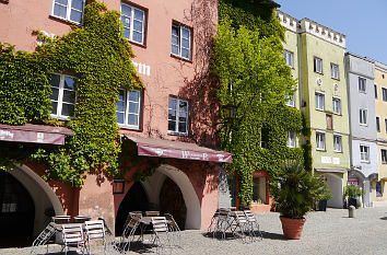 Blick auf die Hofstatt und Roter Turm