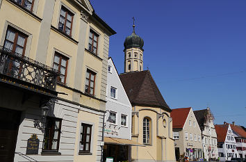 Hauptstraße Weißenhorn mit Heilig-Geist-Kirche