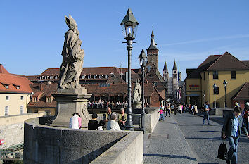 Würzburg: Heiligenfiguren Alte Mainbrücke