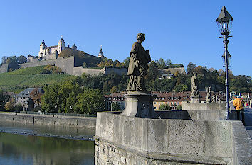 Alte Mainbrücke und Festung Marienberg in Würzburg