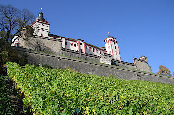 Blick Festung Marienberg Mainbrücke Würzburg