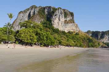 Der Strand von Ao Nang bei Krabi in Thailand