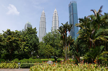Der unterhalb der Petronas Towers liegende KLCC Park ist mit seinen Wasserspielen und Kinderspielpl��tzen die beliebteste Parkanlage der Stadt