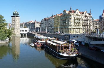 Quermania Bild Bzw Foto Moldauufer Mit Schiffen In Prag