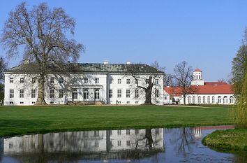 Schloss Neuhardenberg und Kirche