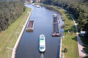 Blick vom Schiffshebewerk auf den Oder-Havel-Kanal