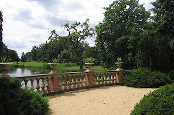 Balustraden am See Schlosspark Wiesenburg