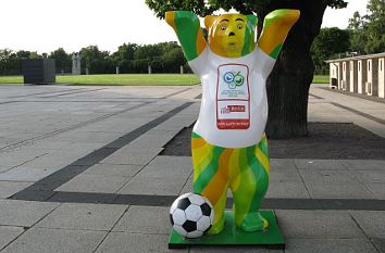 Berliner Bär mit Fußball