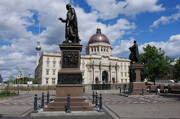 Schinkelplatz und Schloss Berlin