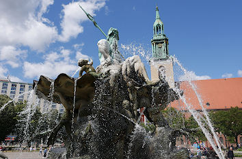 Neptunbrunnen und Marienkirche Berlin