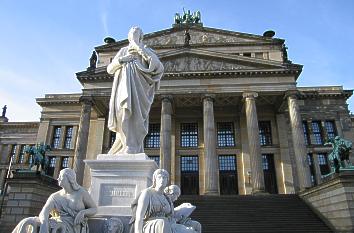 Schillerdenkmal vor dem Konzerthaus am Gendarmenmarkt